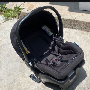 Infant car seat